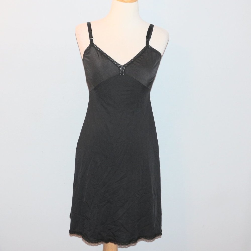 Shadowline 34 Short Full Black Nylon Slip EUC Vintage 1970s
